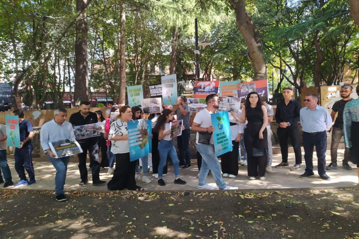Azerbaijani community in Georgia hold peaceful protest outside UN office in Tbilisi