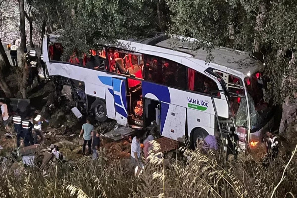 12 dead, 19 injured in Türkiye as bus falls into ravine