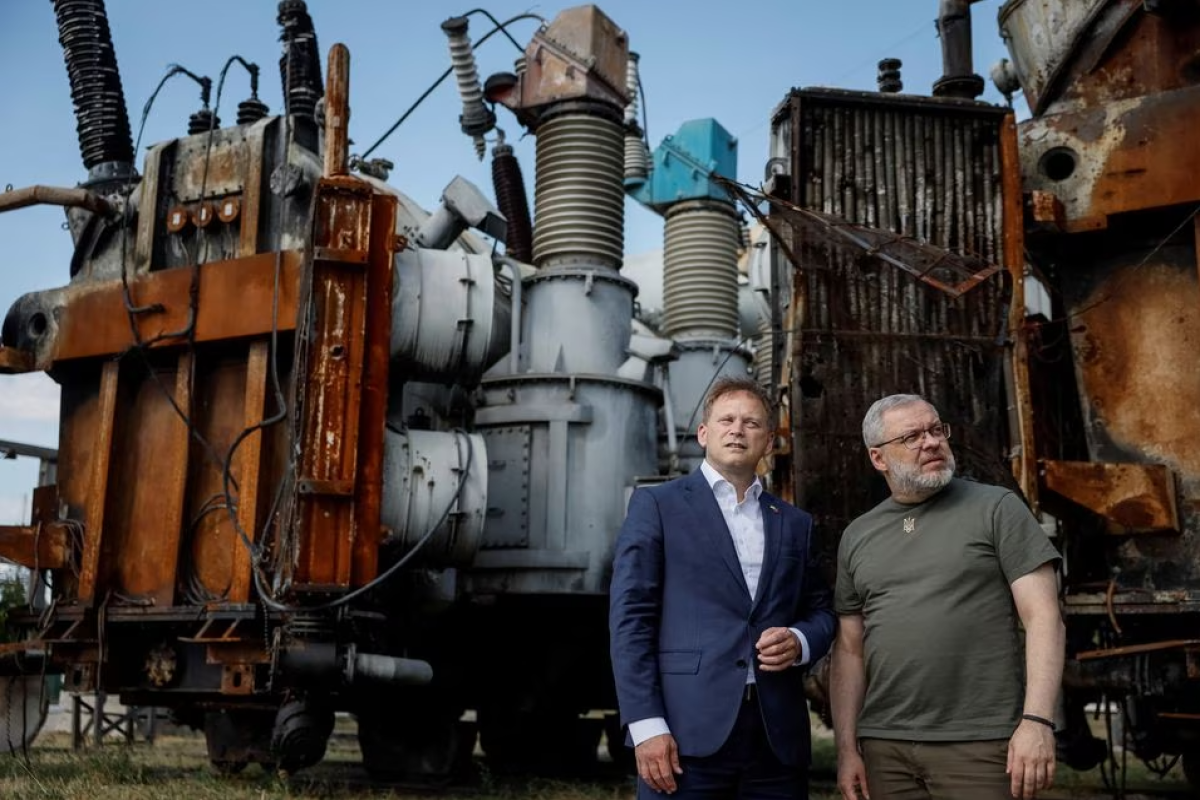 British Secretary of State for Energy Security and Net Zero Grant Shapps and Ukrainian Energy Minister German Galushchenko