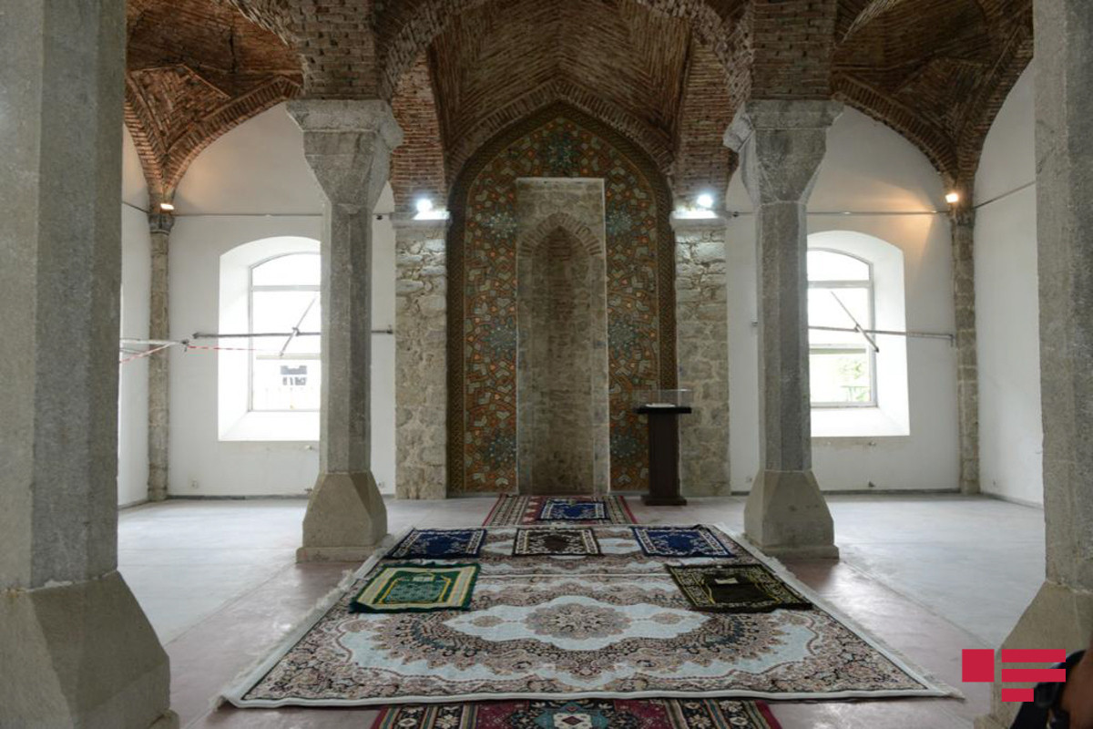 Presidents of Azerbaijan and Uzbekistan and their wives visited Saatli mosque in Azerbaijan