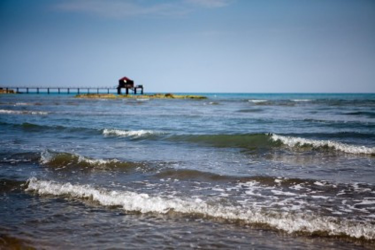 Two employees of Azneft PU fell into sea and died as a result of collapse of concrete slabs