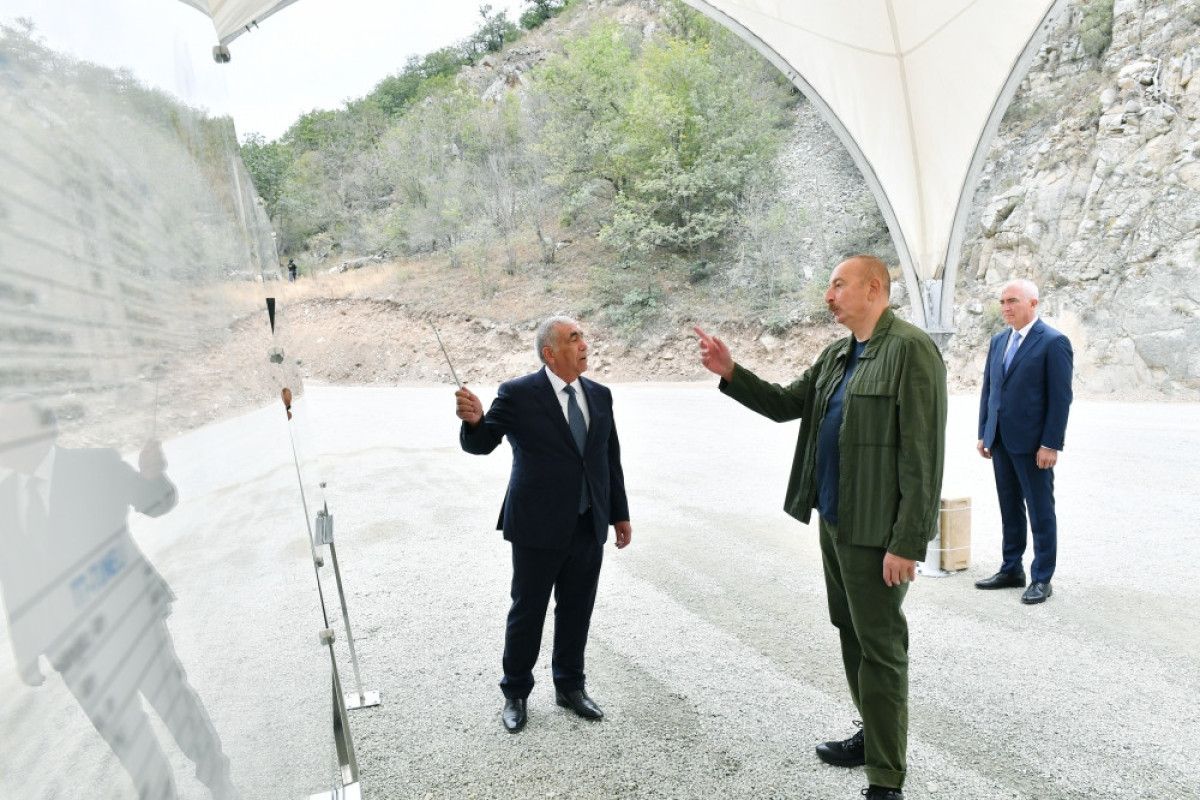President Ilham Aliyev viewed works carried out in 38-76 kilometer section of Kalbajar-Lachin highway