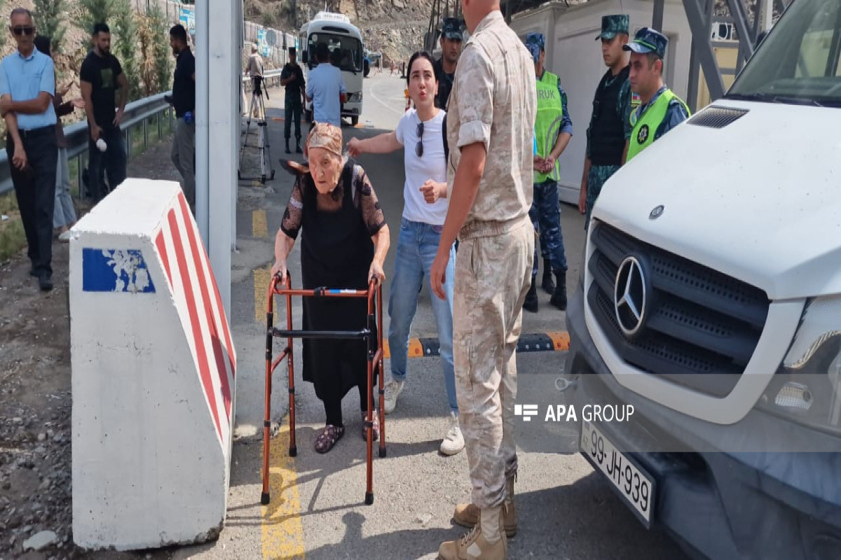 Azerbaijan once again ensures free passage of Armenian-origin residents from Khankandi to Armenia through "Lachin" BCP-PHOTO 