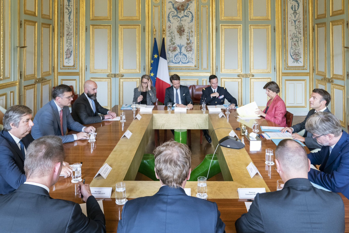 Ukrainian FM meets with French President