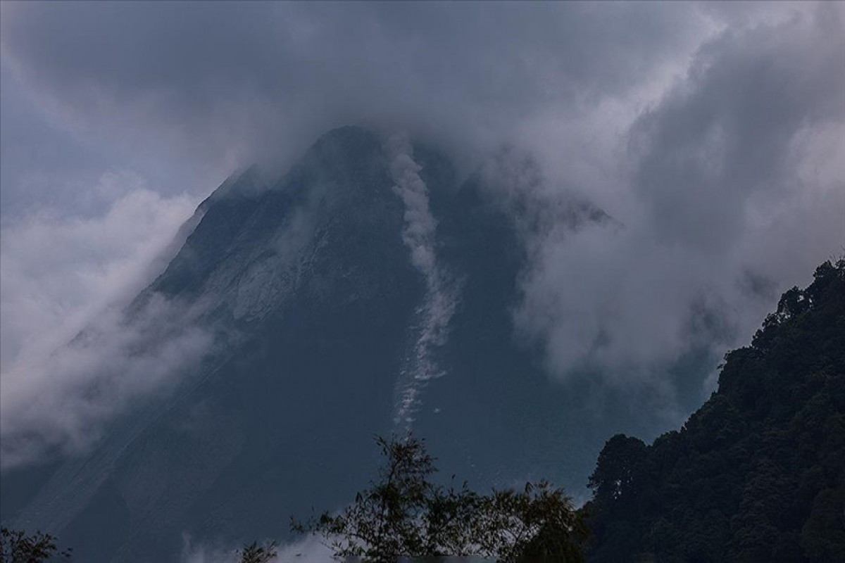 11 hikers found dead on Indonesian volcano
