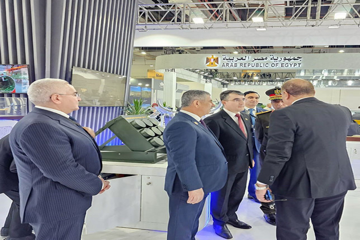 Azerbaijan Defense Minister watched Italian, Egyptian military equipment at international exhibition