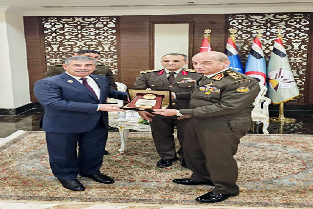 Azerbaijan Defense Minister meets his Egyptian counterpart