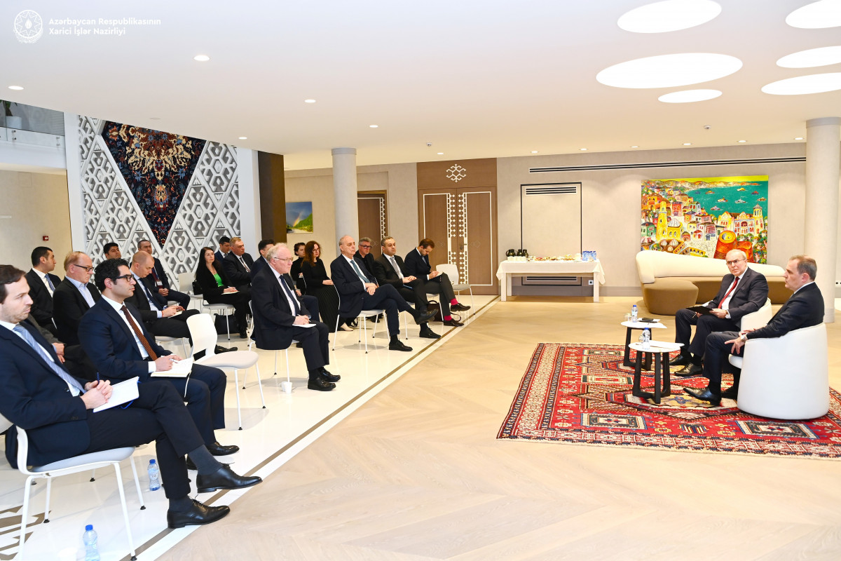 Azerbaijani FM meets with reps of leading media and think tanks in Brussels