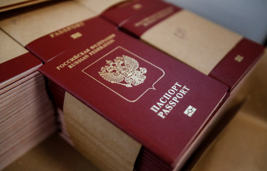 Russians banned from travel to hand over passports within five days -decree