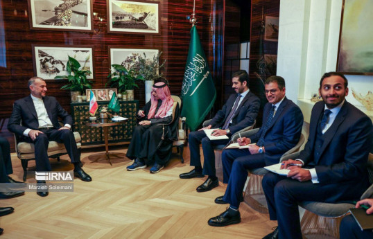 Iranian, Saudi FMs meet in Geneva