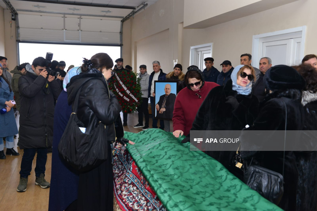 Azerbaijan's President, First Lady send wreath to People's Artist Ramiz Malik's burial ceremony