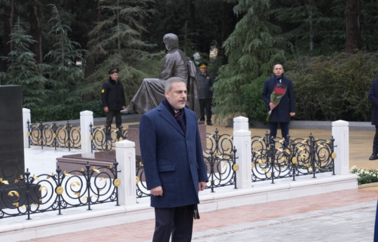 Turkish FM visits National Leader Heydar Aliyev’s gravesite, Baku Turkish Martyrs' Memorial, Alley of Martyrs -PHOTO 
