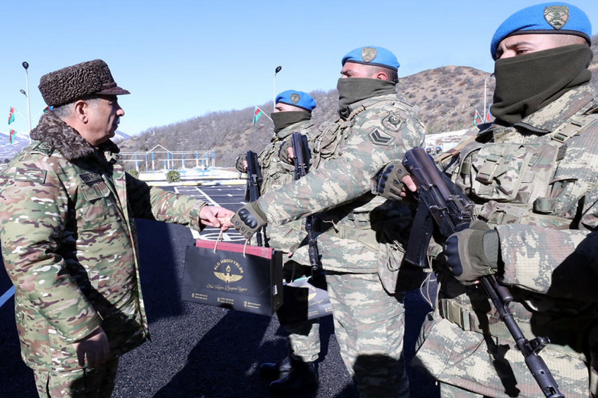 Azerbaijan Defense Minister meets with military personnel in Lachin - VIDEO 