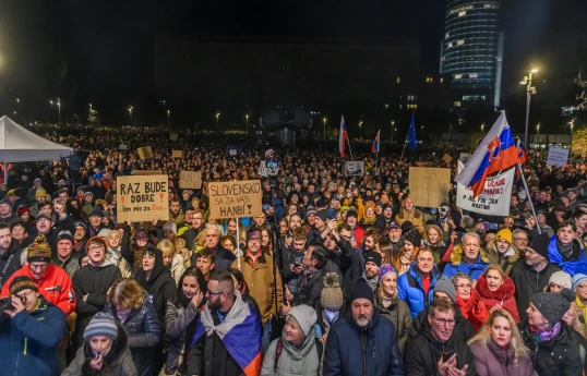 Thousands of Slovaks continue protesting government's criminal law reforms