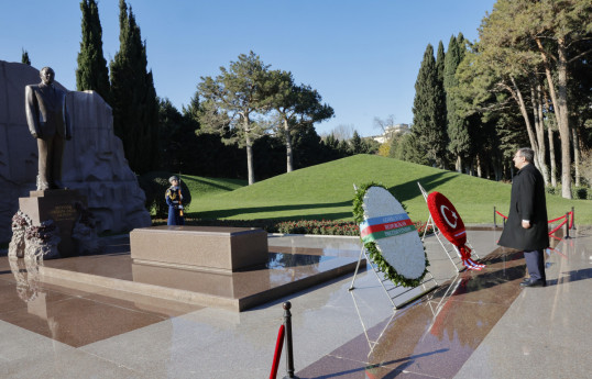 Turkish Vice President visits Alley of Martyrs and Alley of Honor