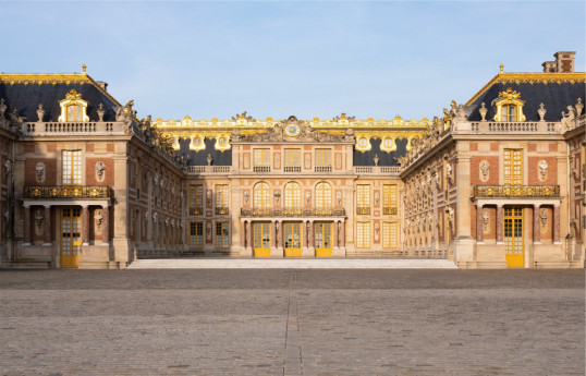 Palace of Versailles evacuated after bomb threat