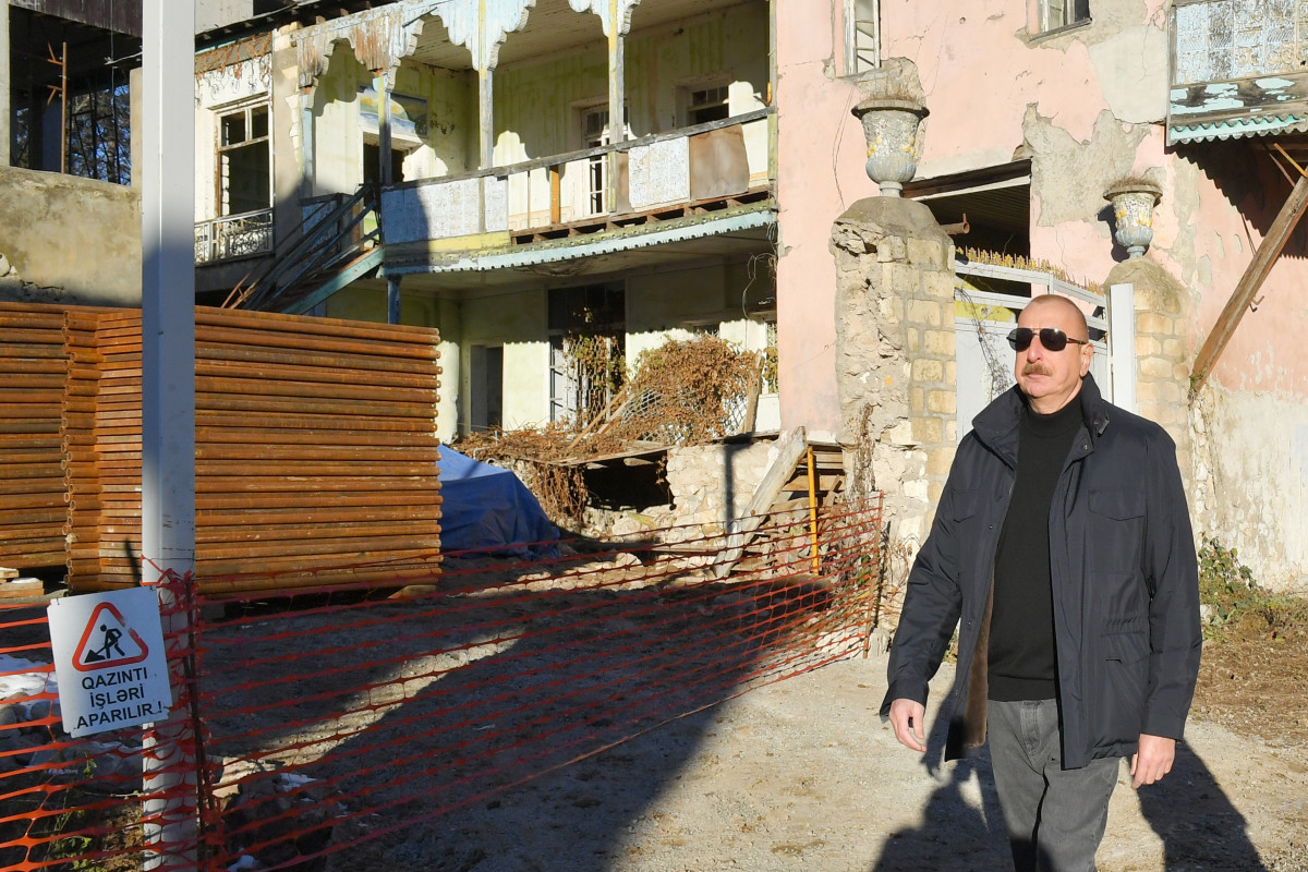 Azerbaijani President got acquainted with construction works carried out in Garabagh street of Shusha city