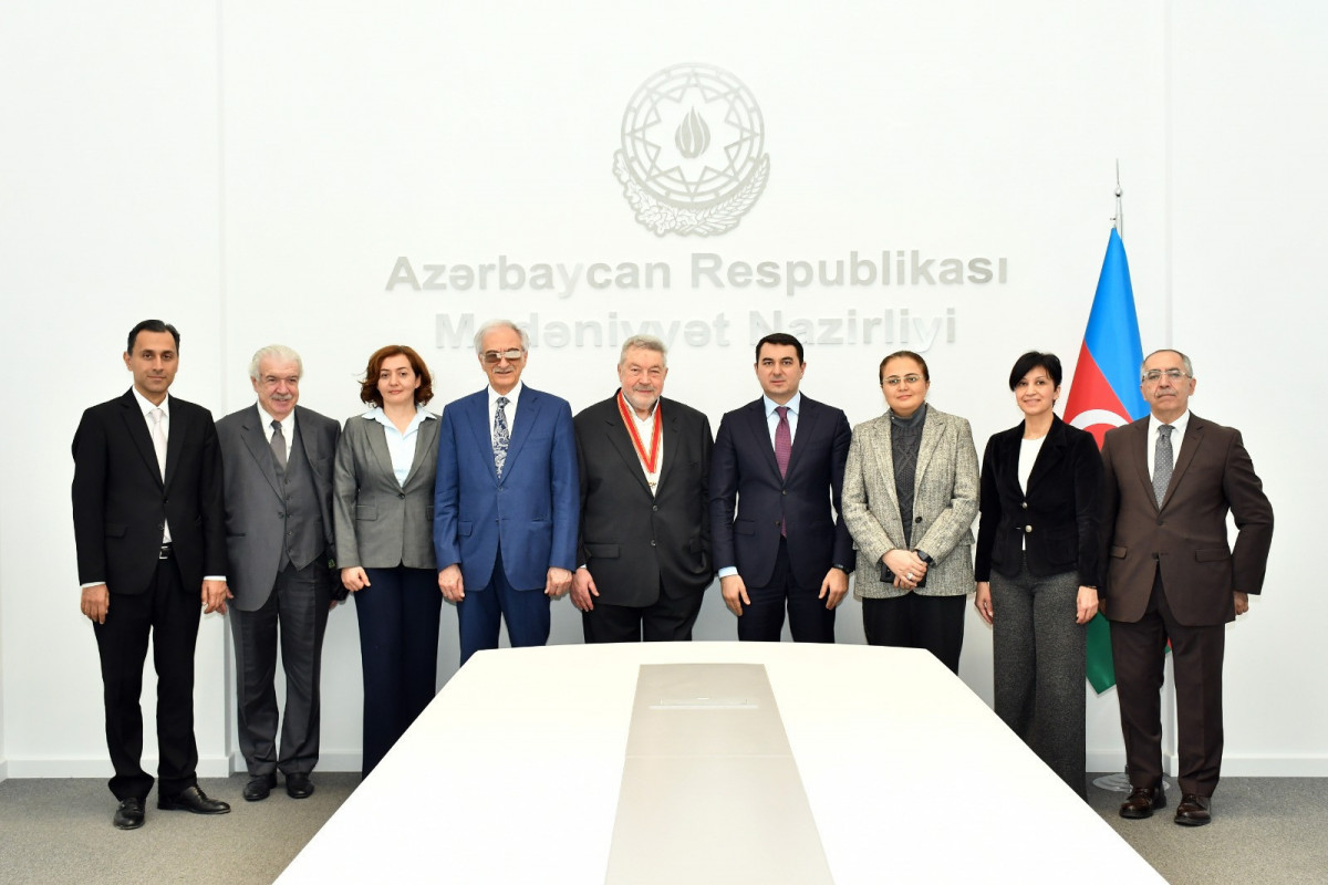 Azerbaijan awards Yuli Gusman “Sharaf" Order