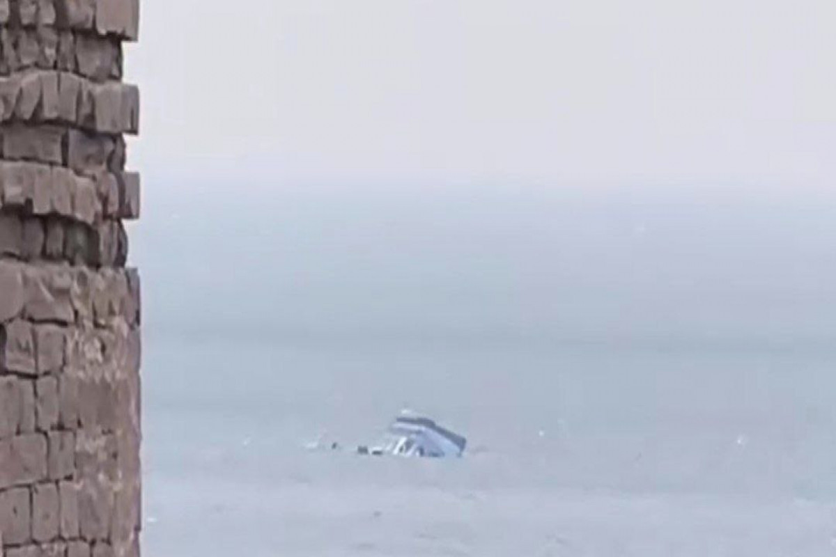 Boat sank in Baku boulevard, citizens rescued-VIDEO -UPDATED 