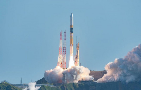 Japan moon lander enters lunar orbit