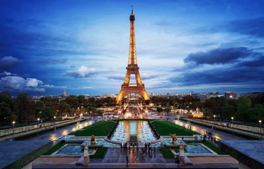 Eiffel Tower staff goes on strike