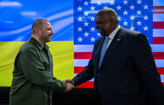 Pentagon Chief and Ukrainian Defense Minister hold phone talk