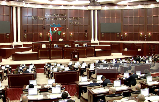 Azerbaijani parliament holds last meeting within the framework of fall session