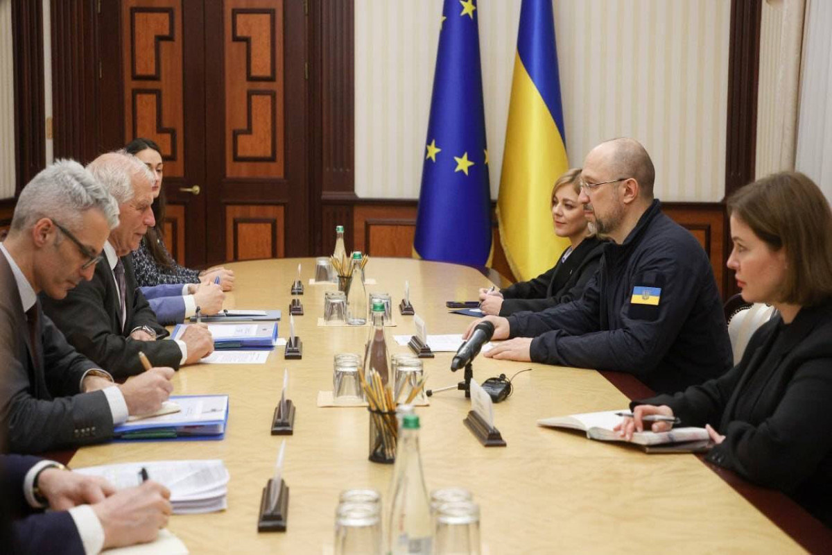 EU doubles to 30,000 number of Ukraine troops to train