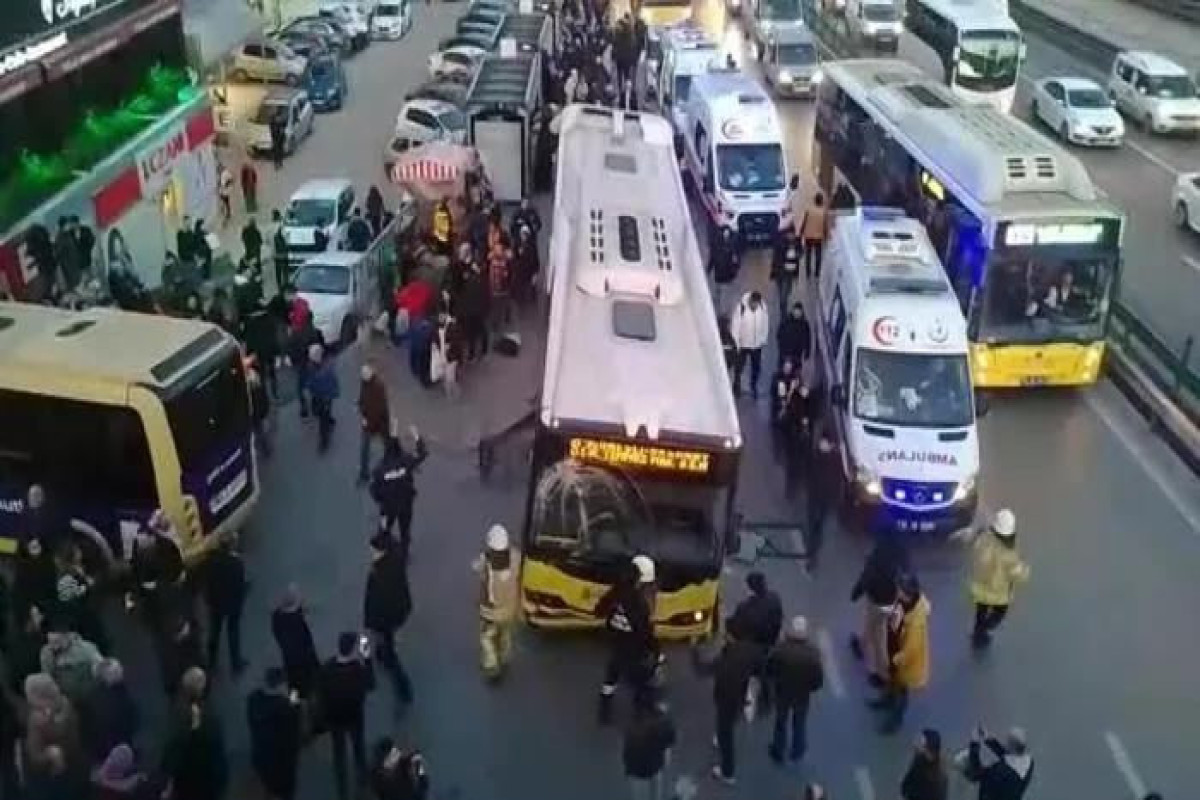 Passenger bus crashes into bus stop in Istanbul, one dead