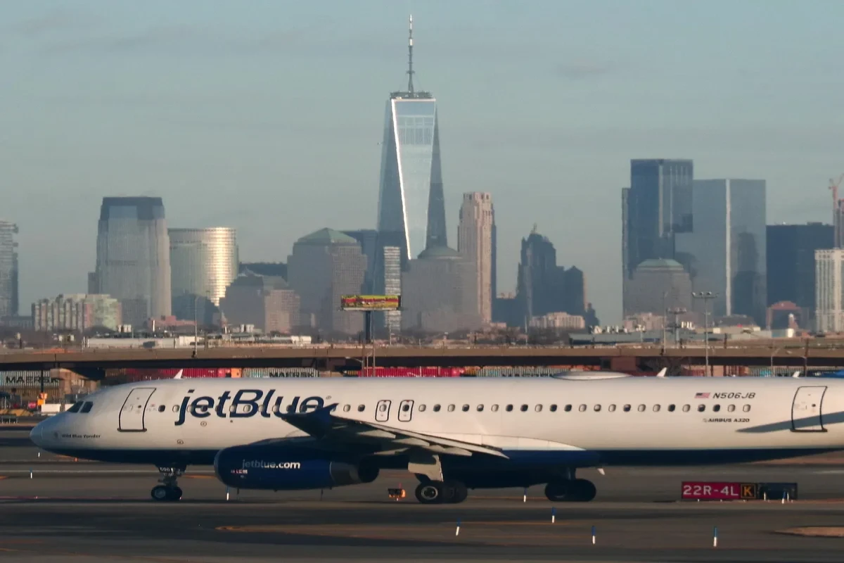 U.S. FAA temporarily blocks flights around South Carolina Coast