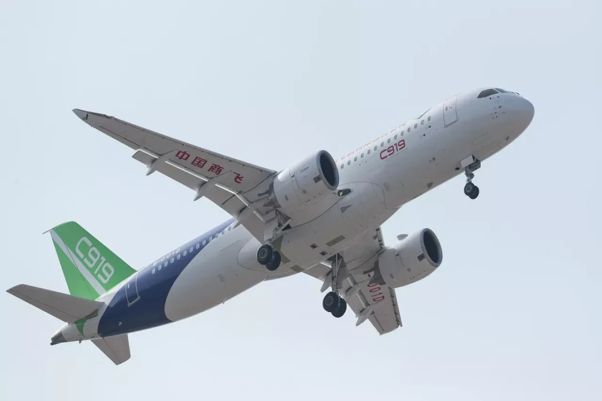 Mass brawl over window seat on airplane at Brazil airport