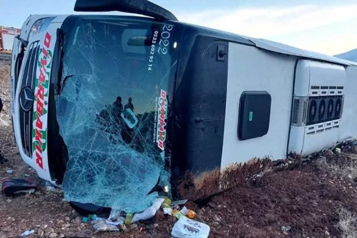 At least 8 dead, 35 injured in bus crash in Türkiye