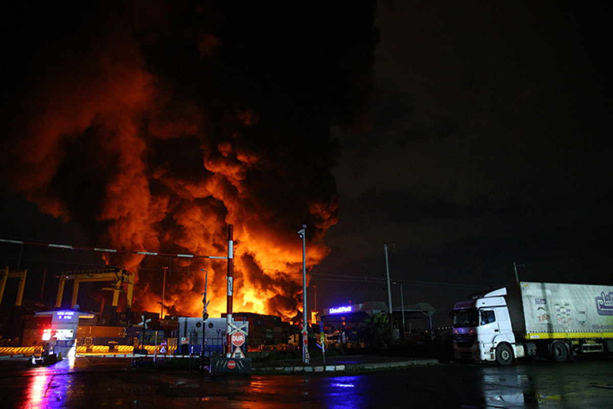 Fire in containers in Türkiye's port continues-VIDEO 