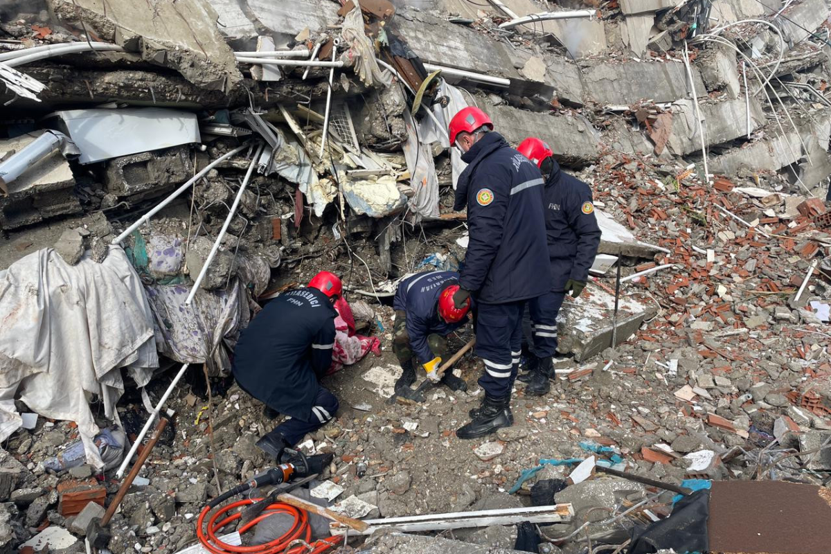 Azerbaijani rescuers removed 3 people alive from the rubble-PHOTO -VIDEO 