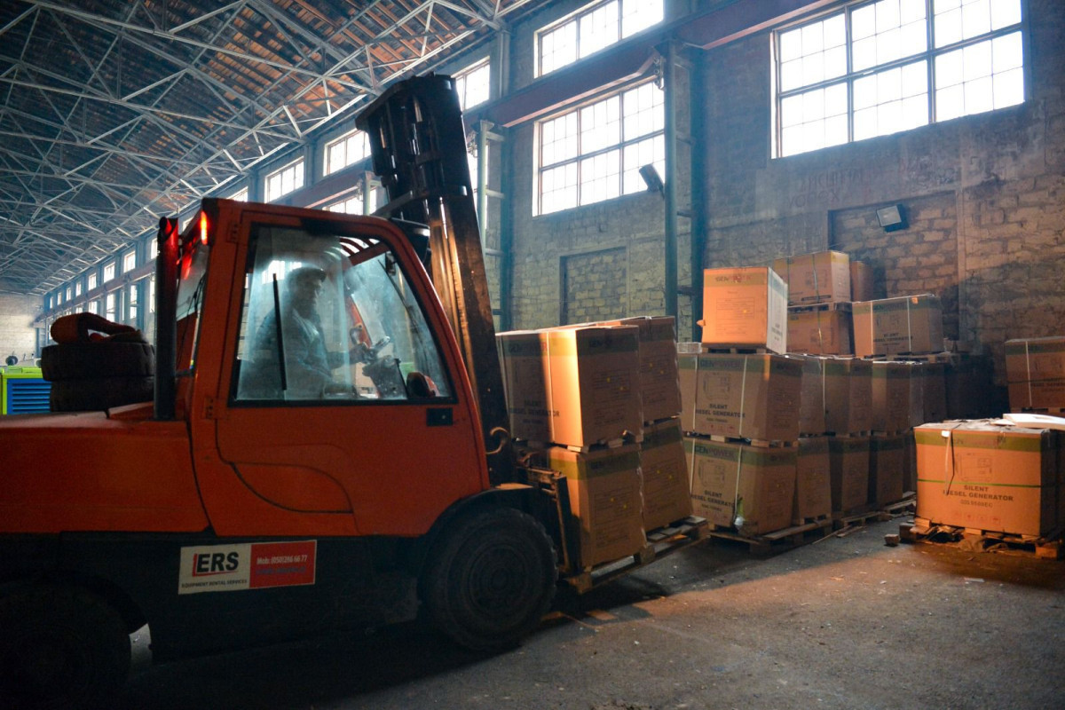 Azerbaijani Parliament sends forty portable power generators to Turkiye
