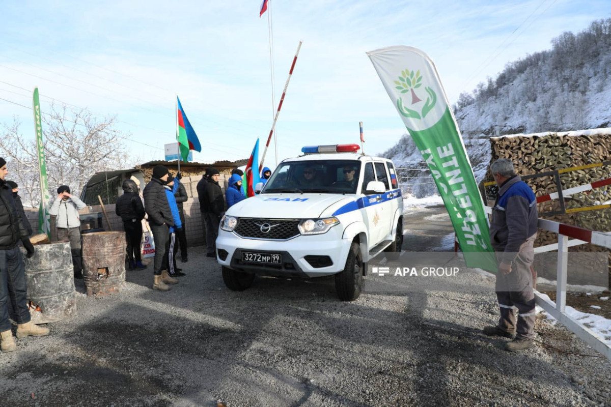 Vehicles of Russian peacekeepers pass freely along Azerbaijan