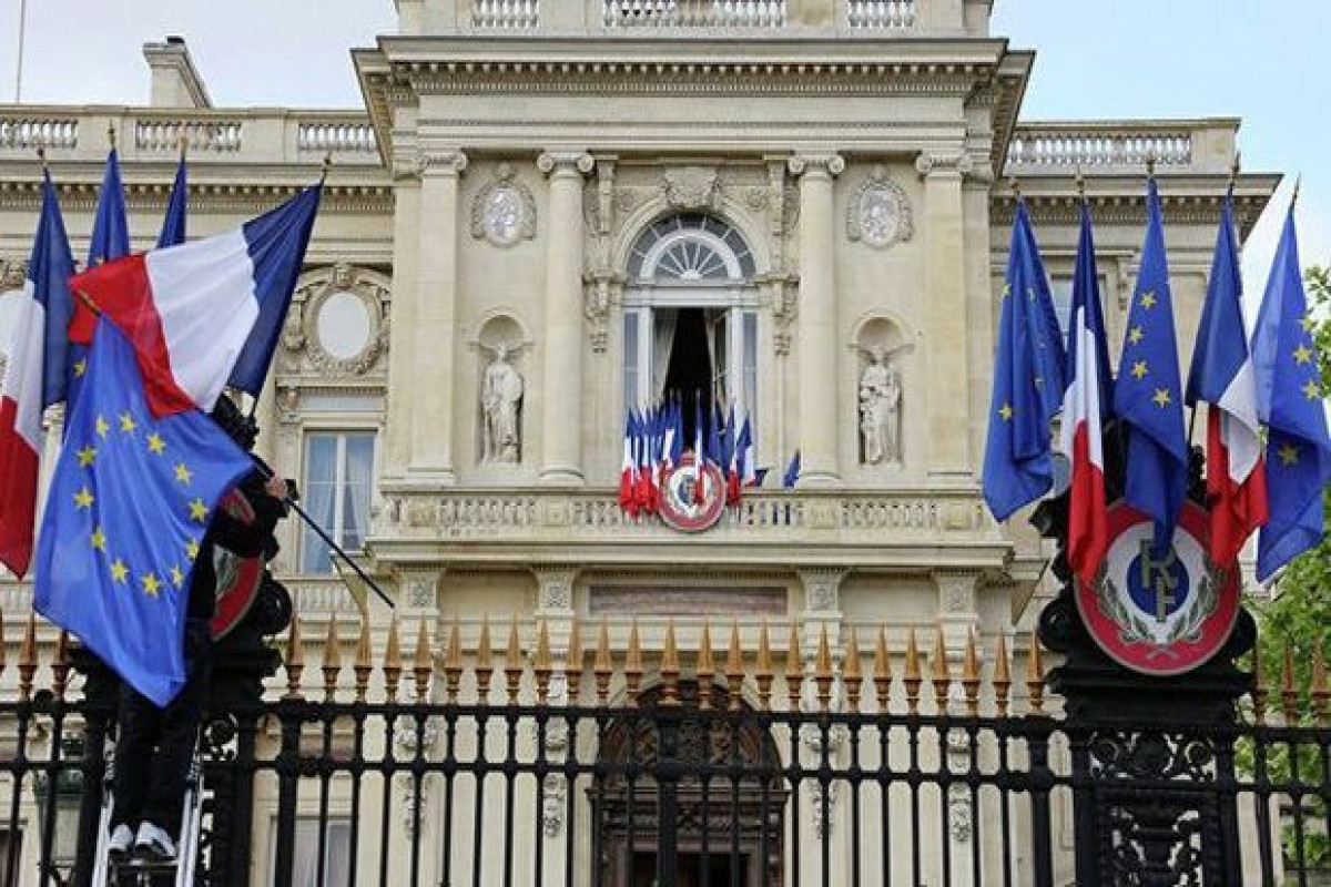 French Foreign Ministry urged its citizens to leave Belarus in connection with the situation in Ukraine