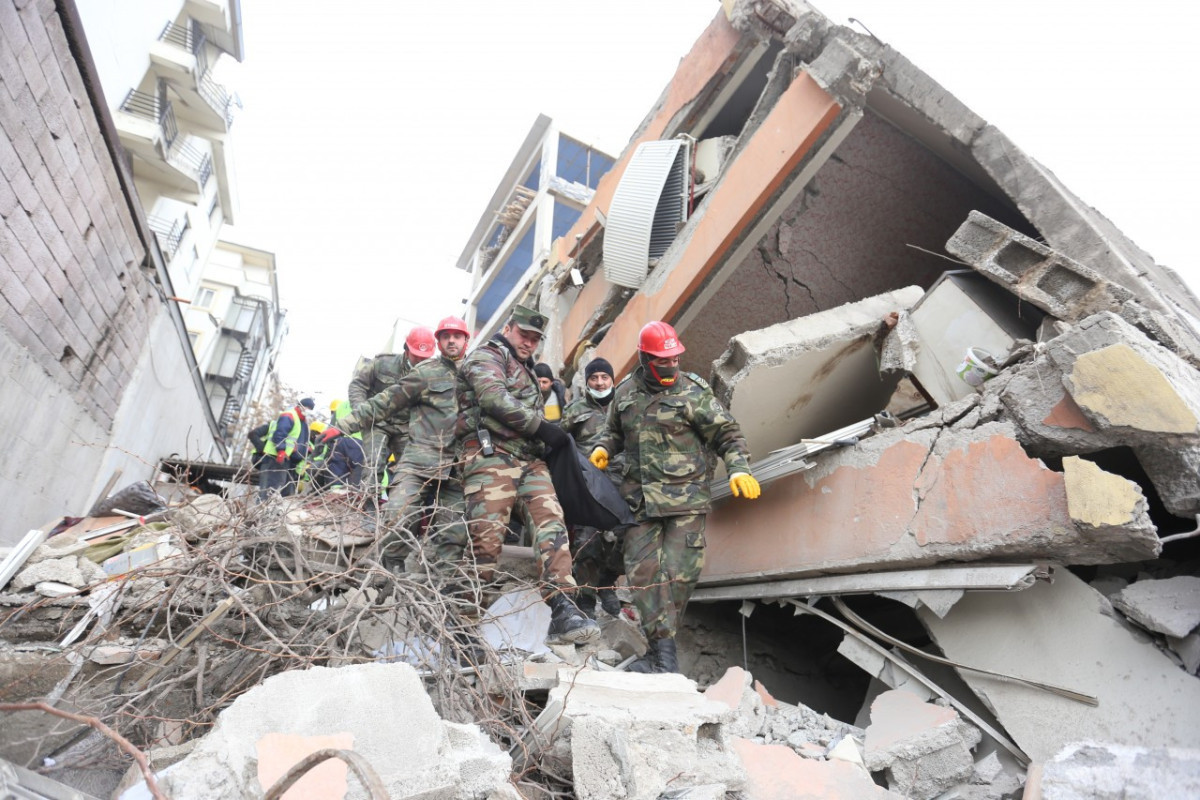 Azerbaijani MES rescuers continue search-rescue operations in Türkiye's two areas-PHOTO 