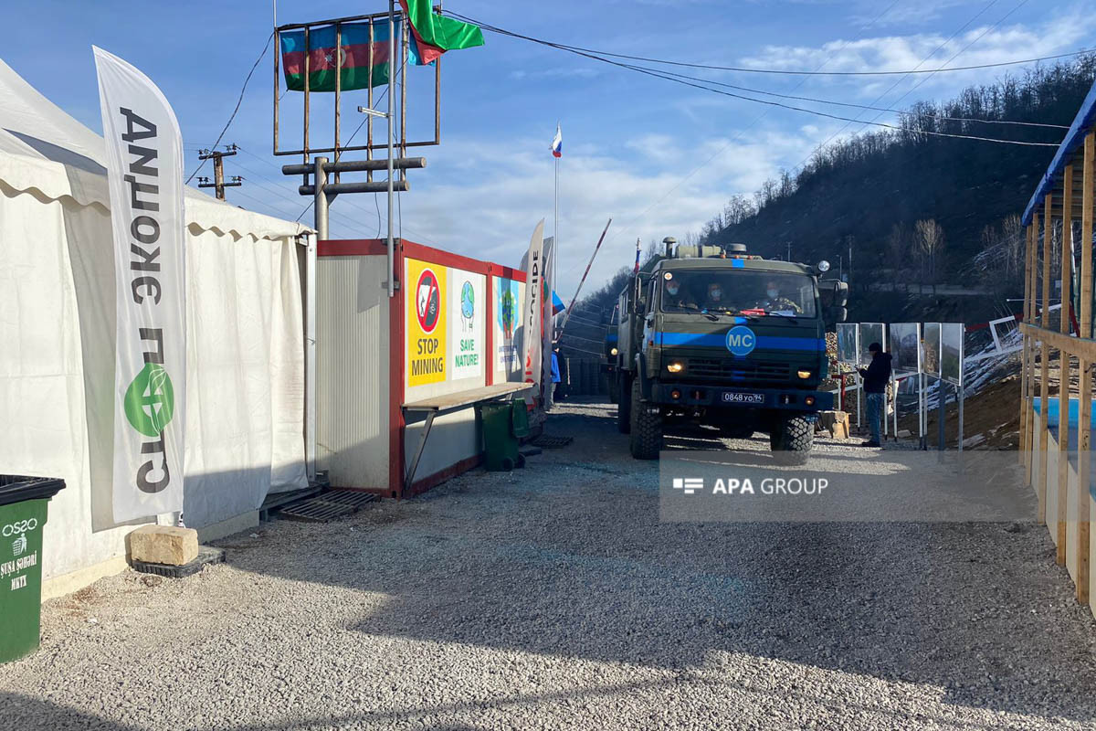 Eight more vehicles of Russian peacekeepers move freely along Azerbaijan's Lachin-Khankendi road-PHOTO 