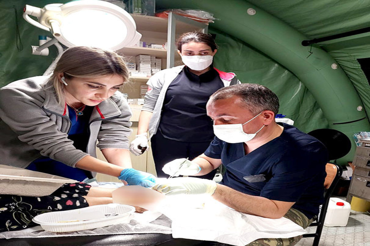 Azerbaijani military doctors continue the provision of medical aid to the injured in Kahramanmarash