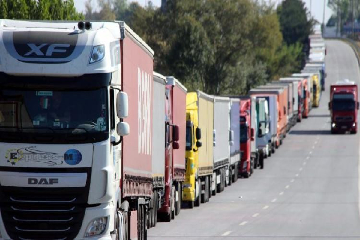 Azerbaijan starts to issue international freight permits