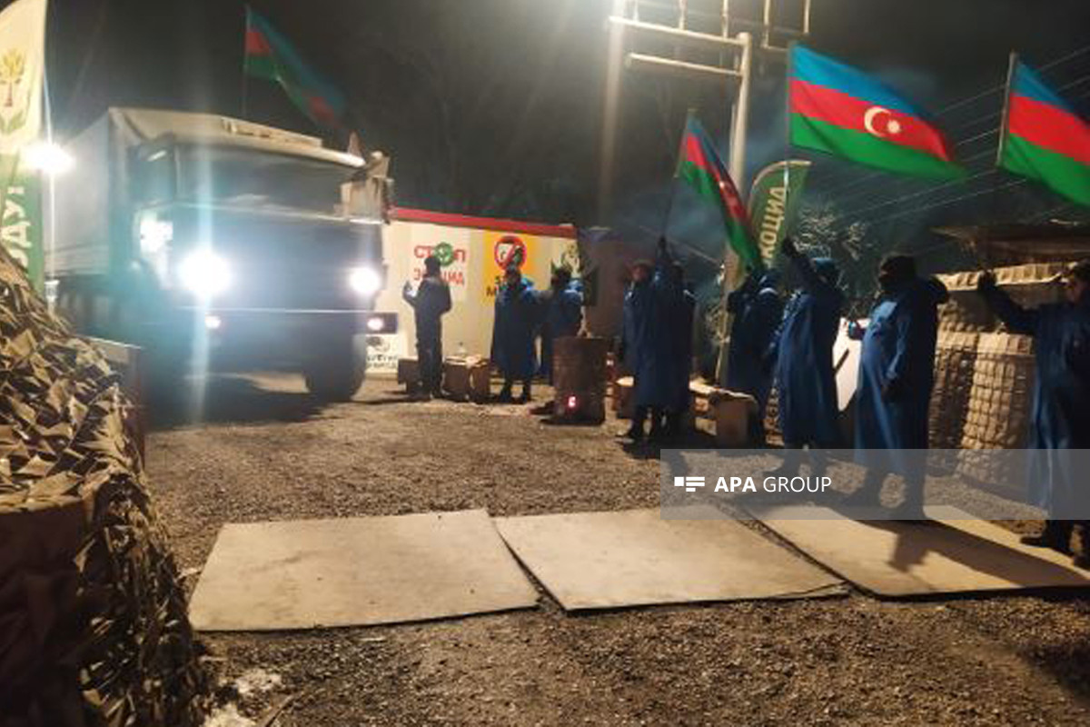 Eight more vehicles of Russian peacekeepers move freely along Azerbaijan's Lachin-Khankendi road-PHOTO 
