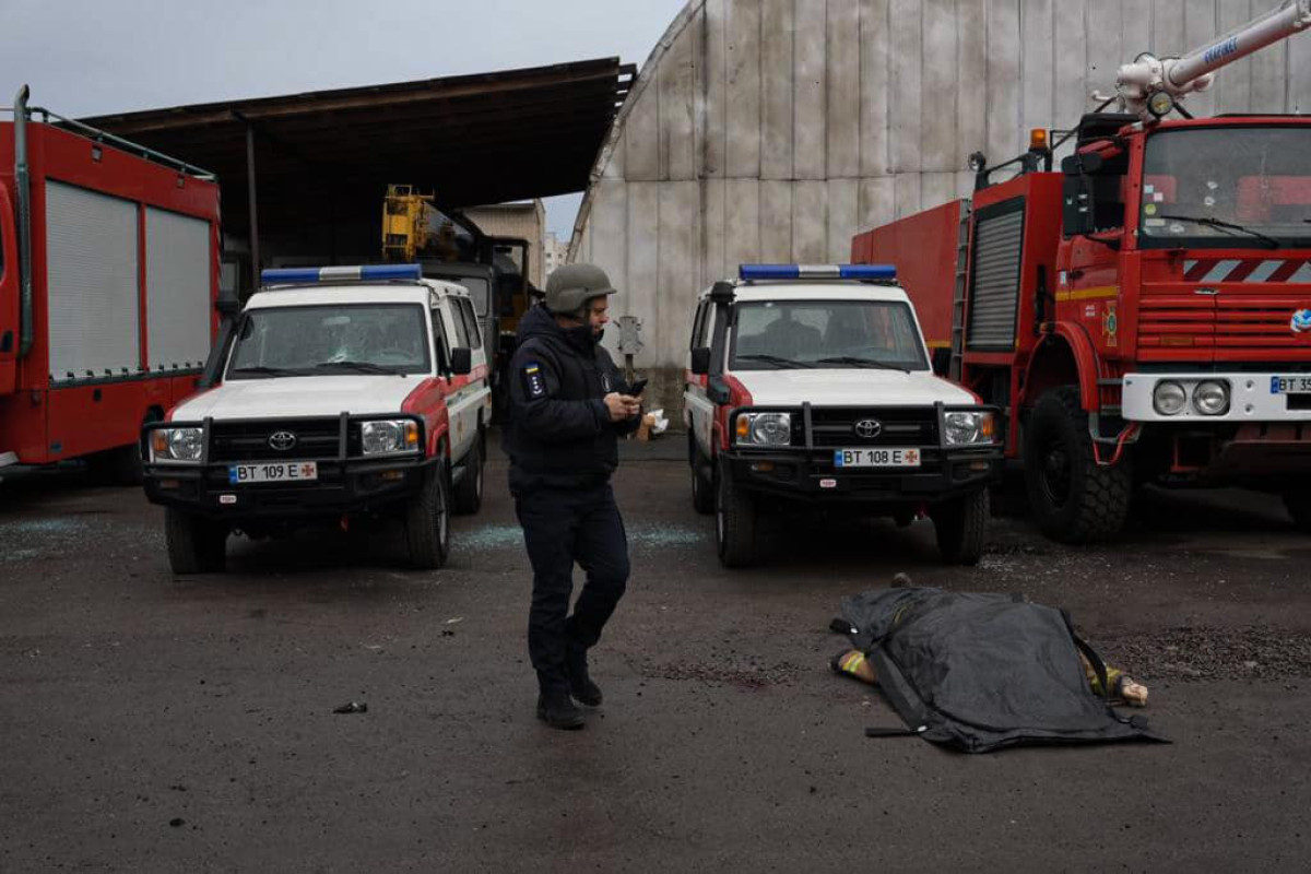 Ukraine MES: Russia hit fire department in Kherson leaving one dead-PHOTO 