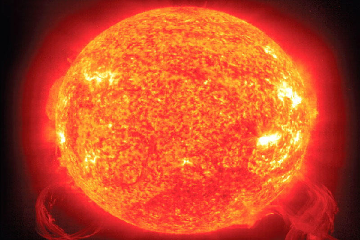 Huge solar flare erupts on the sun from 'hyperactive' sunspot