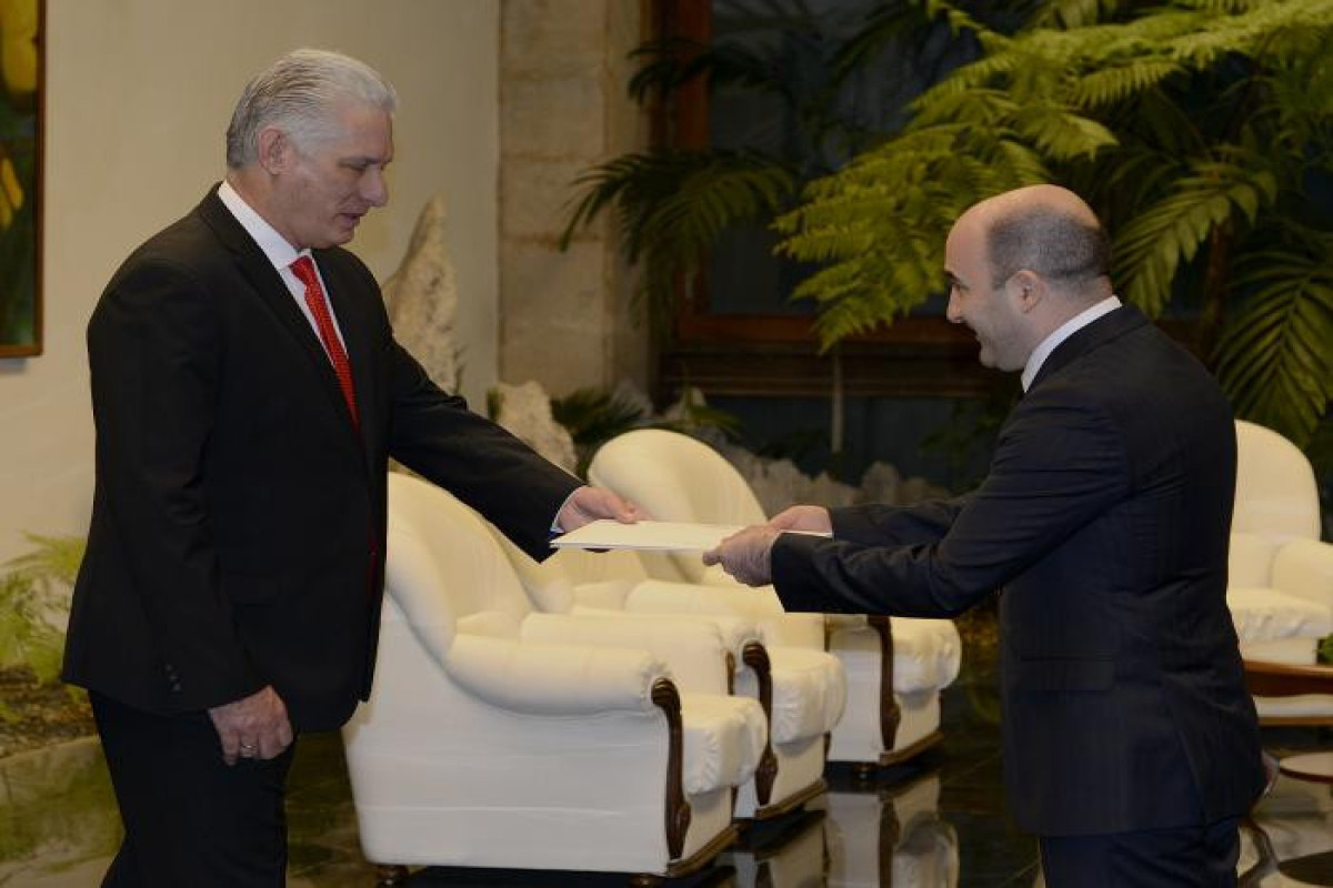 Azerbaijani ambassador presented his credentials to the President of Cuba