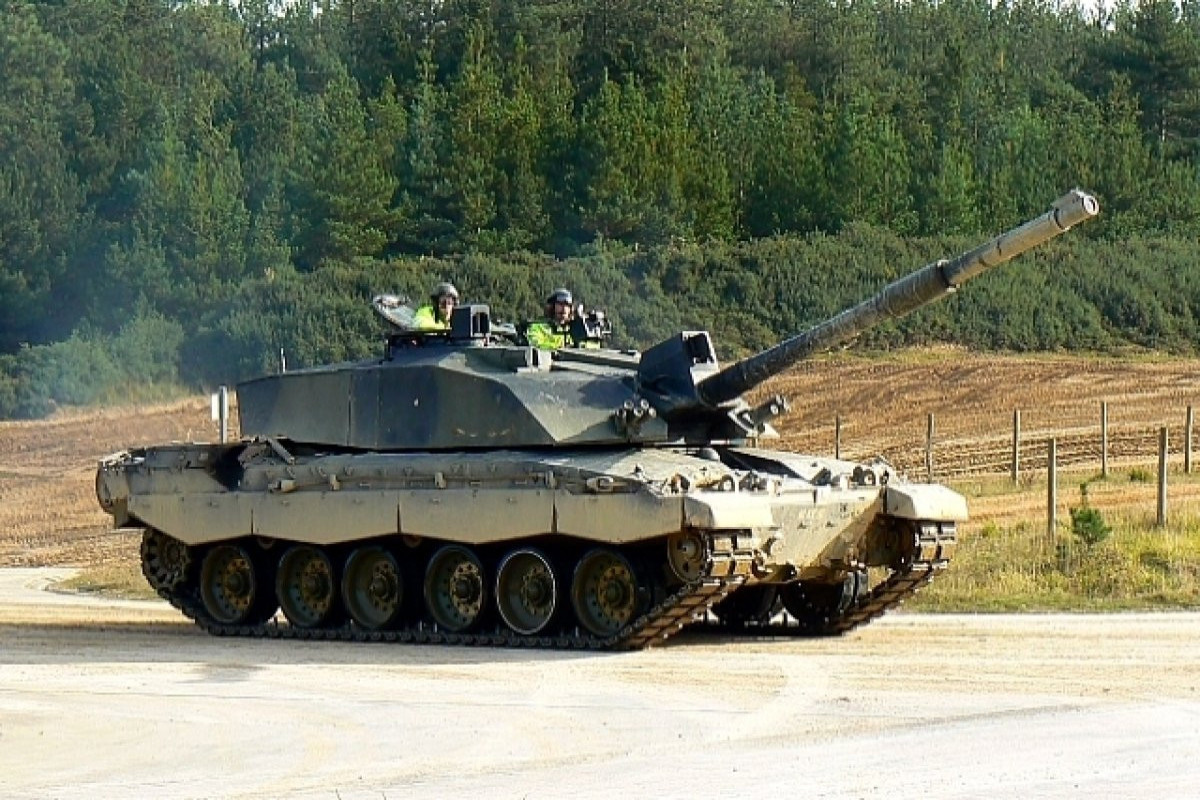 UK to supply Kyiv with over dozen Challenger 2 tanks - Government