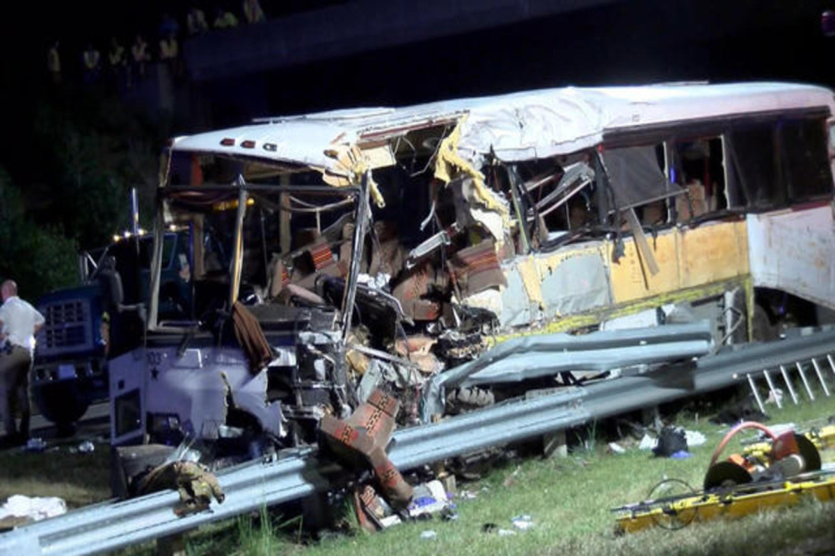 Bus accident kills 6 football fans, wounds 22 in Iraq