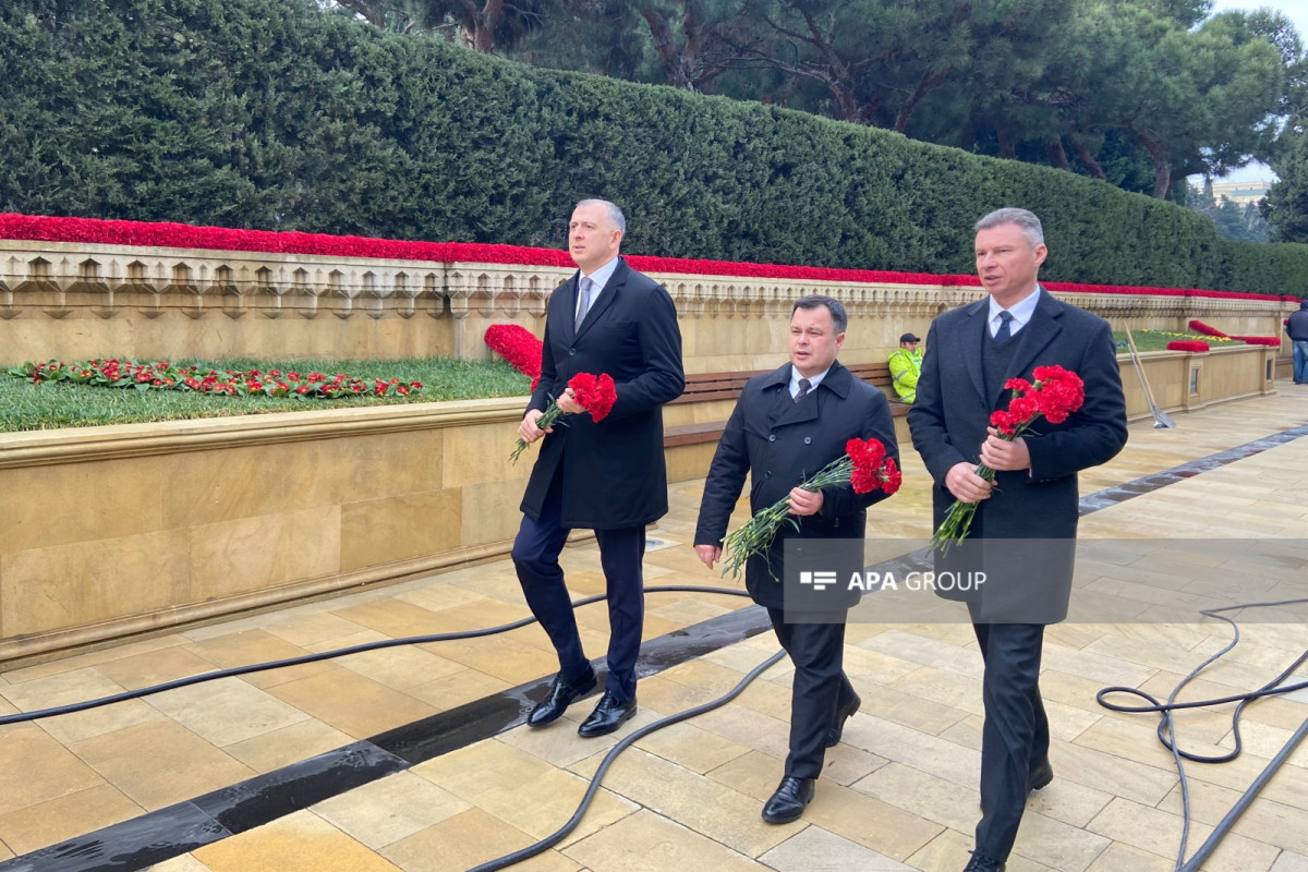 Ukrainian, Georgian and Moldovan ambassadors visit Alley of Martyrs-PHOTO 