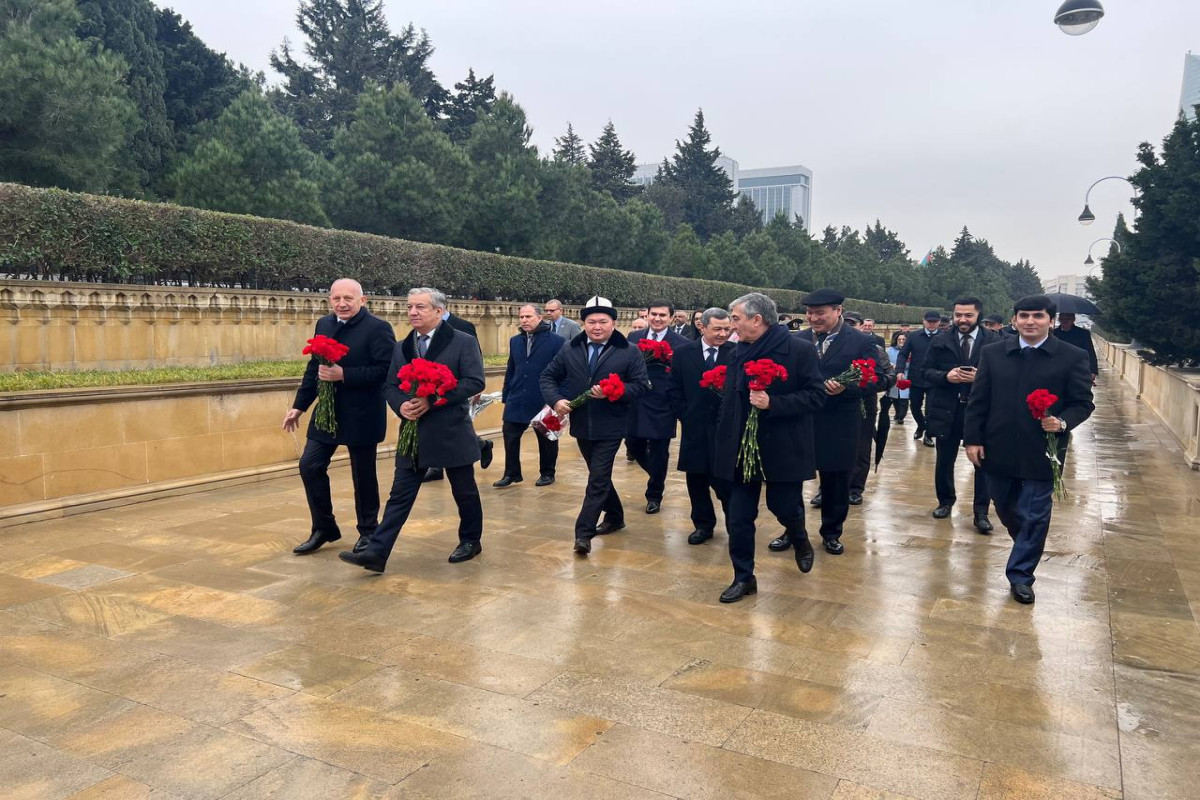 Uzbek, Kazakh, Kyrgyz and Serbian ambassadors visit  Alley of Martyrs-PHOTO 