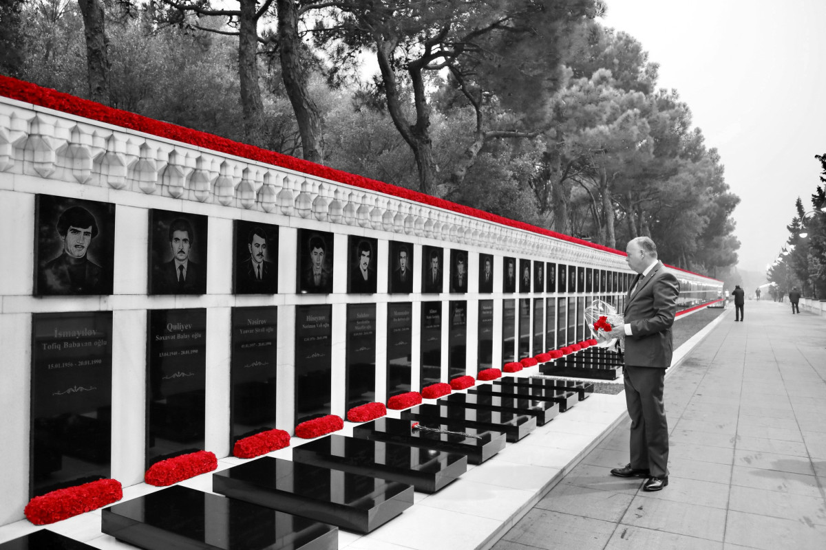 Office Director of US State Department visits Alley of Martyrs